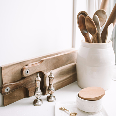 9 Wood and White Kitchen Essentials