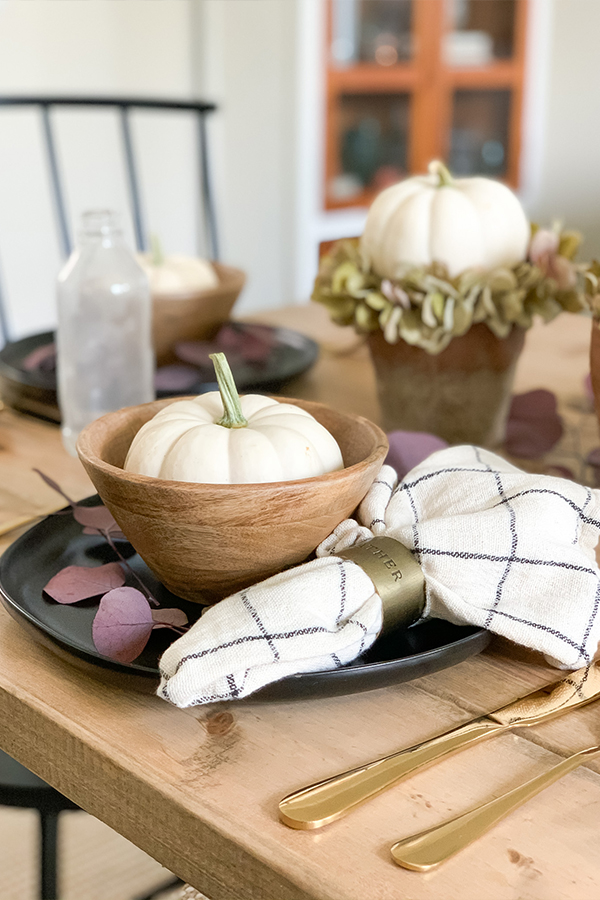 simple neutral fall tablescapes